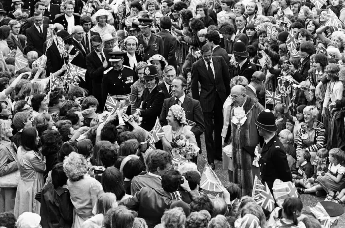 Framed Print : Queen Elizabeth II during her visit to Solihull during her Silver Jubilee tour Framed Print : Queen Elizabeth II during her visit to Solihull during her Silver Jubilee tour