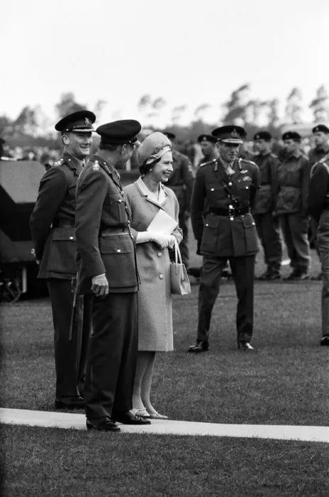 Framed Print : Queen Elizabeth II, during her visit to West Germany. Pictured in Dusseldorf