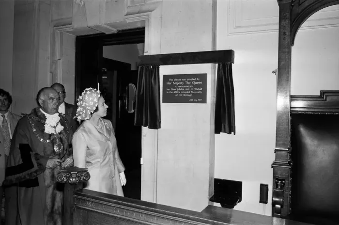 Framed Print : Queen Elizabeth II visiting Walsall during her Silver Jubilee tour. West Midlands Framed Print : Queen Elizabeth II visiting Walsall during her Silver Jubilee tour. West Midlands