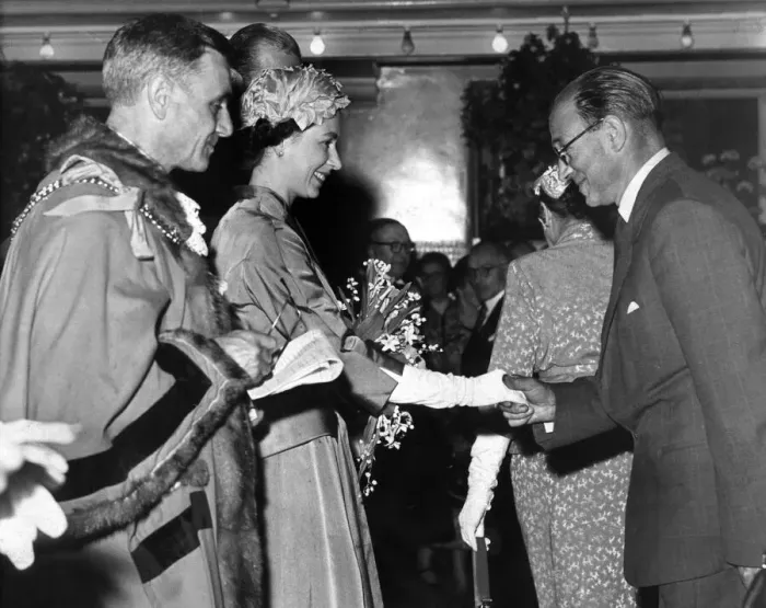 Framed Print : Queen Elizabeth II visiting Wirral, Merseyside. Birkenhead