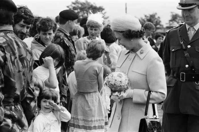Framed Print : Queen Elizabeth II visits Altcar Training Camp in Hightown, Merseyside. 29th June 1985