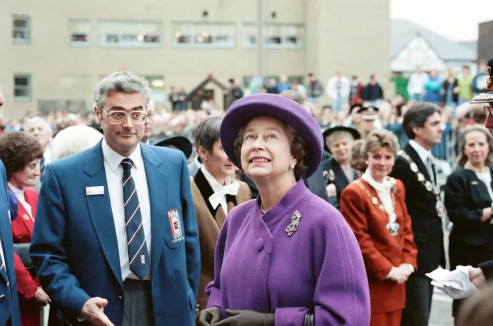 Framed Print : Queen Elizabeth II visits Huddersfield. 30th November 1990 Framed Print : Queen Elizabeth II visits Huddersfield. 30th November 1990