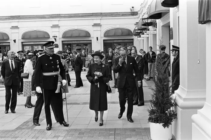 Framed Print : Queen Elizabeth II visits Leamington Spa, Warwickshire. The Queen opens Royal Priors Framed Print : Queen Elizabeth II visits Leamington Spa, Warwickshire. The Queen opens Royal Priors