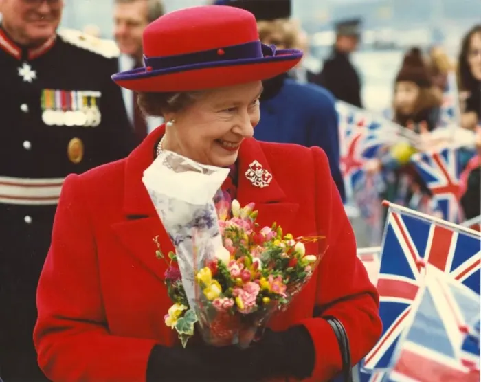 Framed Print : Queen Elizabeth II visits the North East to officially open the Blaydon Bridge Framed Print : Queen Elizabeth II visits the North East to officially open the Blaydon Bridge