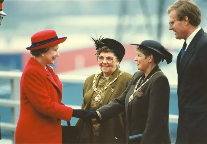 Framed Print : Queen Elizabeth II visits the North East to officially open the Blaydon Bridge Framed Print : Queen Elizabeth II visits the North East to officially open the Blaydon Bridge