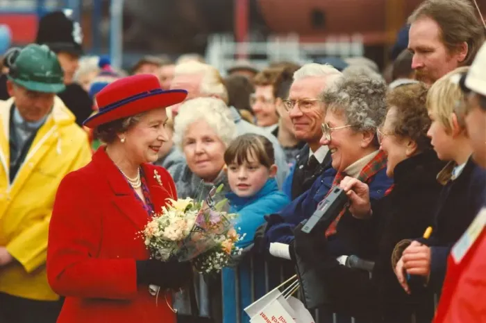 Framed Print : Queen Elizabeth II visits the North East to officially open the Blaydon Bridge Framed Print : Queen Elizabeth II visits the North East to officially open the Blaydon Bridge