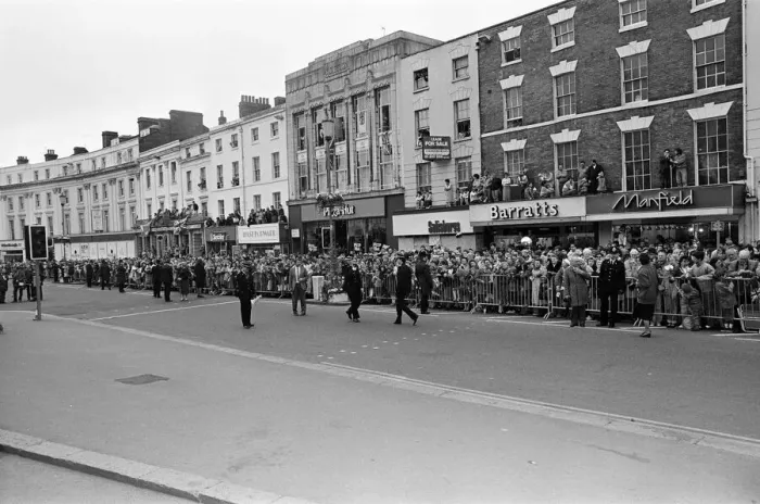 Framed Print : Queen Elizabeth II visits The Parade, Leamington Spa, Warwickshire. 24th March 1988