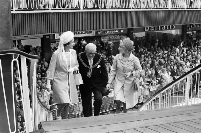Framed Print : Queen Elizabeth II visits the Precinct, Coventry, with the Lord Mayor and Mayoress Framed Print : Queen Elizabeth II visits the Precinct, Coventry, with the Lord Mayor and Mayoress