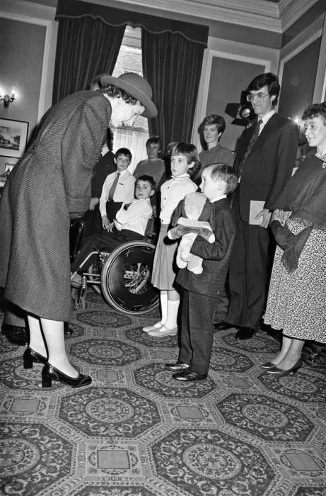 Framed Print : Queen Elizabeth II visits The Regent Hotel, Leamington Spa, Warwickshire. 24th March 1988