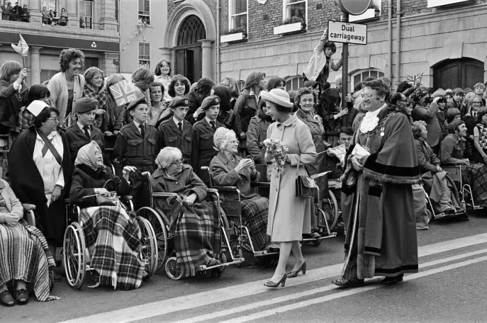 Framed Print : Queen Elizabeth II visits Stockton Town Centre during her Silver Jubilee tour Framed Print : Queen Elizabeth II visits Stockton Town Centre during her Silver Jubilee tour