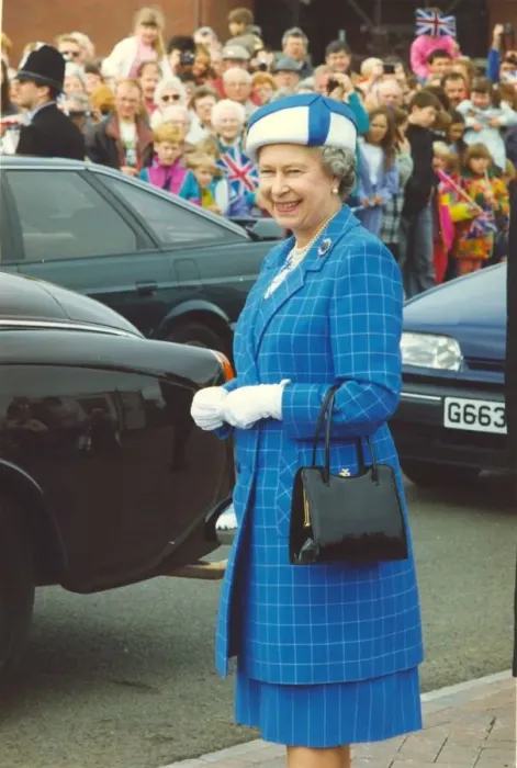 Framed Print : Queen Elizabeth II visits the town of Bedlington in Northumberland 26th June 1993