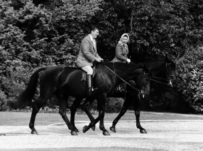 Framed Print : Queen Elizabeth June 1982 with American President Ronald Regan on State Visit to Britain Framed Print : Queen Elizabeth June 1982 with American President Ronald Regan on State Visit to Britain