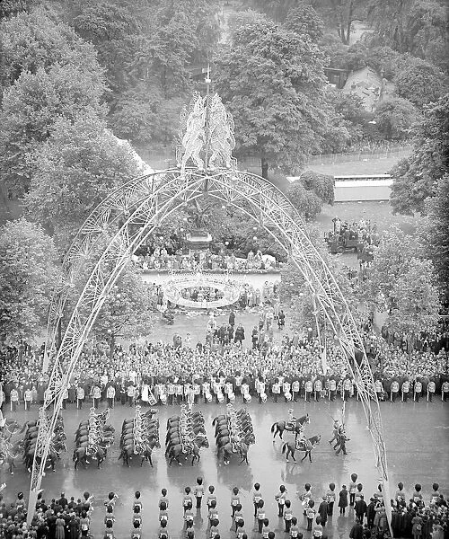 Queen Elizabeth ll Coronation June 1953 Views of Procession Returning along