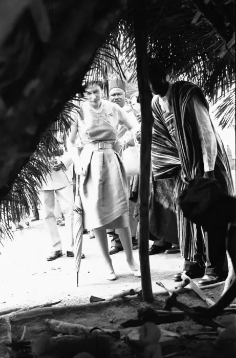 Framed Print : Queen Elizabeth looks in on one of the village huts during a visit to Hangha in Kenema Framed Print : Queen Elizabeth looks in on one of the village huts during a visit to Hangha in Kenema