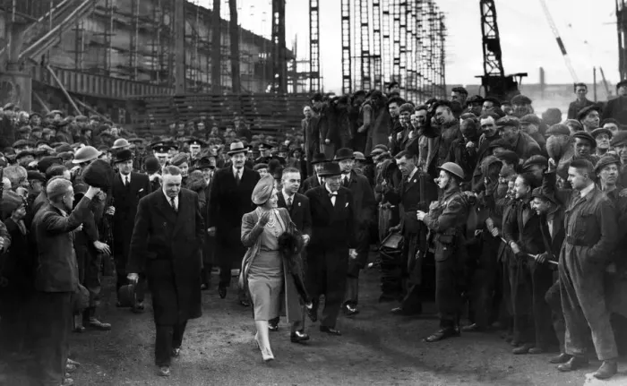 Framed Print : Queen Elizabeth The Queen Mother leaving Readheads shipyard, South Shields Framed Print : Queen Elizabeth The Queen Mother leaving Readheads shipyard, South Shields