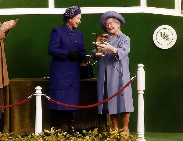 Queen Elizabeth and the Queen Mother March 1990 at Sandown Horseracing holding