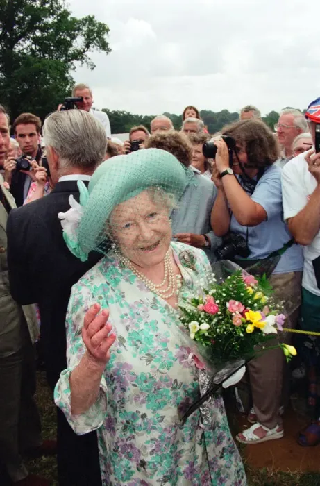 Framed Print : Queen Elizabeth The Queen Mother at Sandringham Flower Show, Norfolk. 26th July 1995 Framed Print : Queen Elizabeth The Queen Mother at Sandringham Flower Show, Norfolk. 26th July 1995