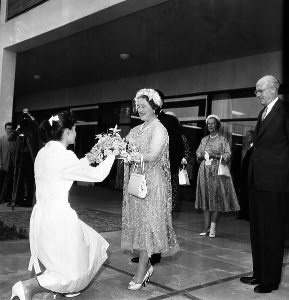 Queen Elizabeth The Queen Mother visits Heinz Factory, Wigan. 26th June 1959