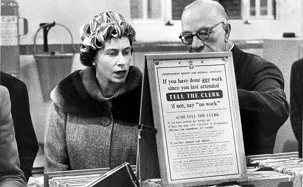 The Queen at Holloway Employment Exchange during visit - November 1960 18  /  11  /  1960