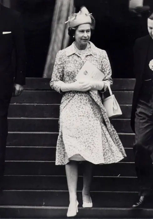 Framed Print : The Queen leaving church wearing patterned dress and hat - July 1982 13  /  07  /  1982