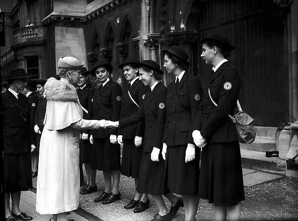 Queen Mary with American red cross women in Bristol