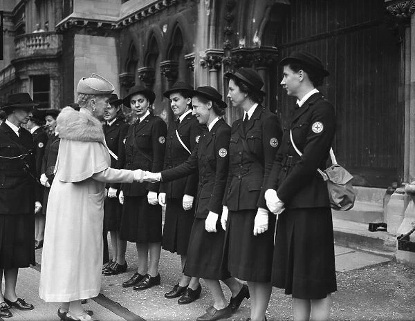 Queen Mary with American red cross women in Bristol during the Second World War