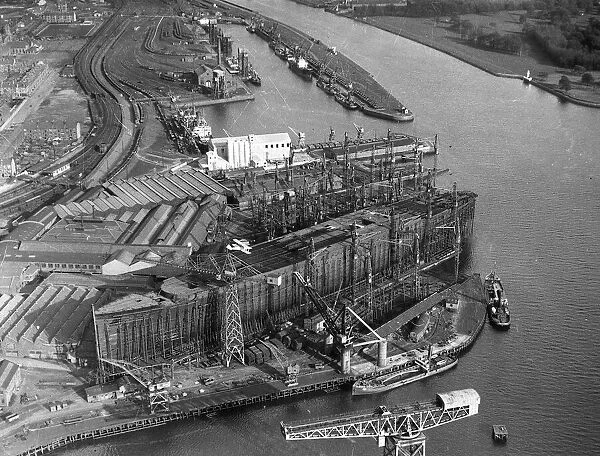 Queen Mary ship being built at John Brown shipyard in Clydebank on the River Clyde