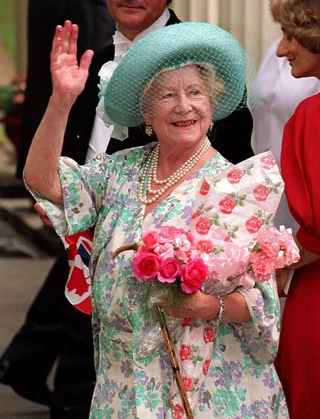 Queen Mother 94th birthday celebrations waving to crowd in August 1994