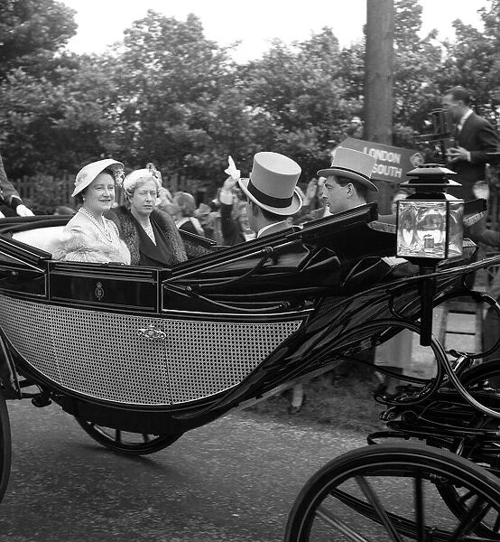 Queen Mother arriving at Ascot June 1954