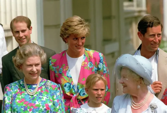 Framed Print : Queen Mother Birthdays August 1990 On her 90th Birthday outside Clarence House Framed Print : Queen Mother Birthdays August 1990 On her 90th Birthday outside Clarence House
