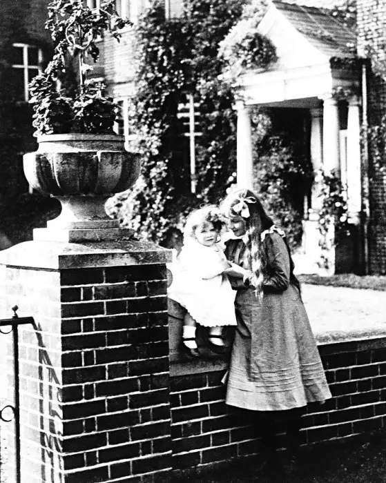 Framed Print : Queen Mother as a child with her sister who became Lady Elphinstone at St Paul