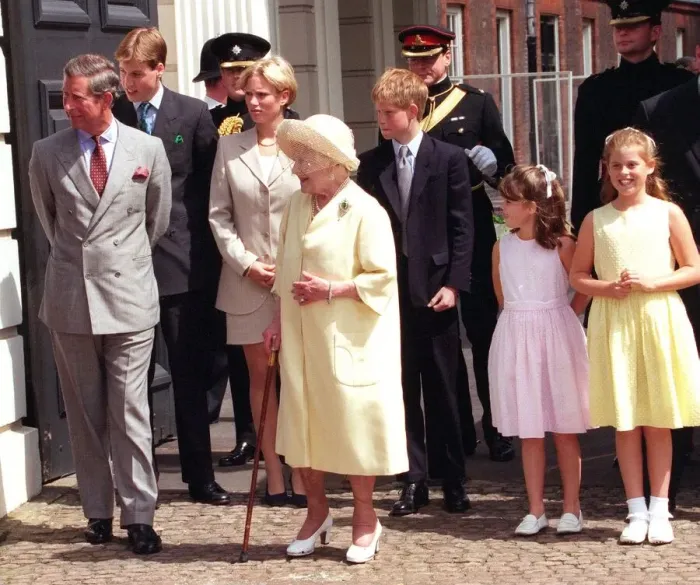 Framed Print : Queen Mother and family on her 1998th birthday Aug 1998 The Queen Mother along with Framed Print : Queen Mother and family on her 1998th birthday Aug 1998 The Queen Mother along with