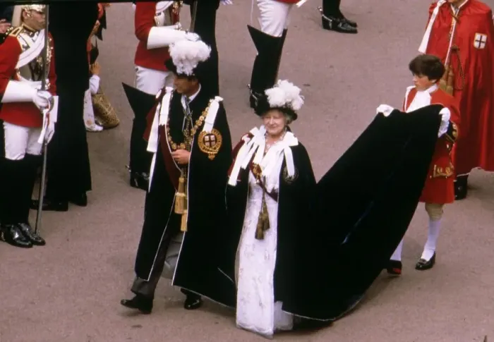 Framed Print : Queen Mother in garter procession at Windsor June 1982