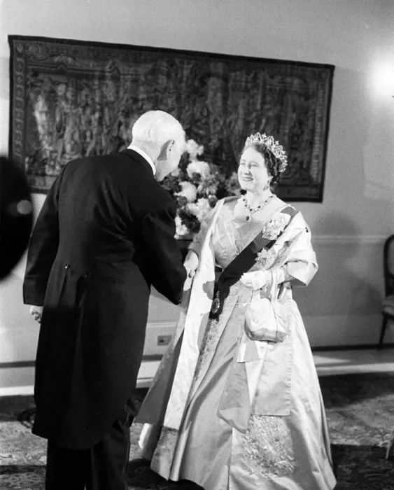 Framed Print : The Queen Mother is greeted by West German president Theodor Heuss as she arrives Framed Print : The Queen Mother is greeted by West German president Theodor Heuss as she arrives