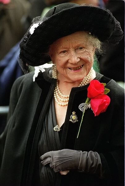 Queen Mother, November 1998 At annual Field of Remembrance Service outside