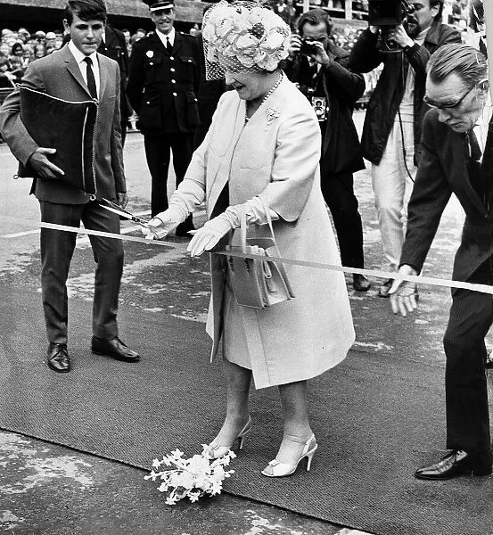 Queen Mother opens Kingston Bridge, Glasgow, 1970