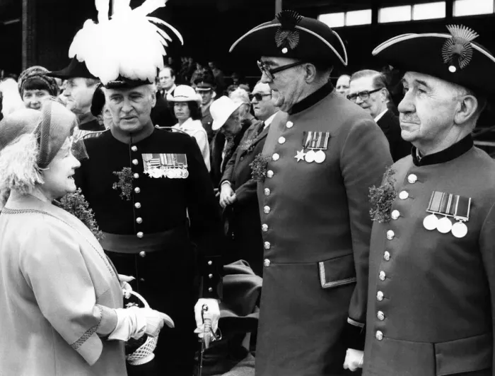 Framed Print : The Queen Mother after presenting shamrock to the Irish Guards at Pirbright today - St