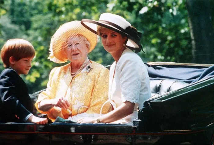 Framed Print : Queen Mother with Princess Diana at Trooping the Colour ceremony inLondon