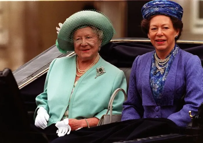 Framed Print : Queen Mother and Princess margaret Trooping the Colour 1998 in carriage