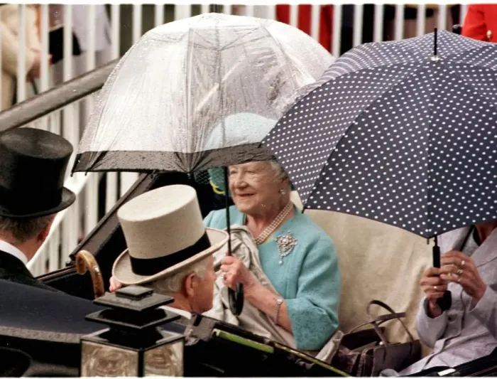 Framed Print : The Queen Mother protects herself from the rain as she arrives in a horse-drawn carriage Framed Print : The Queen Mother protects herself from the rain as she arrives in a horse-drawn carriage