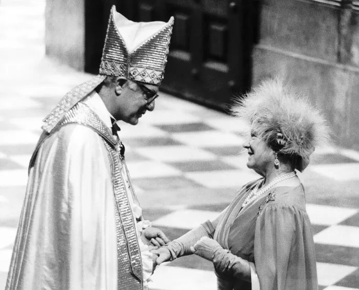 Framed Print : Queen Mother is welcomed by Dr Robert Runcie the Archbishop of Canterbury on the occasion Framed Print : Queen Mother is welcomed by Dr Robert Runcie the Archbishop of Canterbury on the occasion