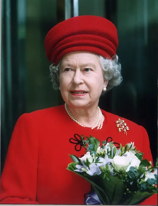 Framed Print : The Queen official visit November 1998 to open the new Financial Services Authority