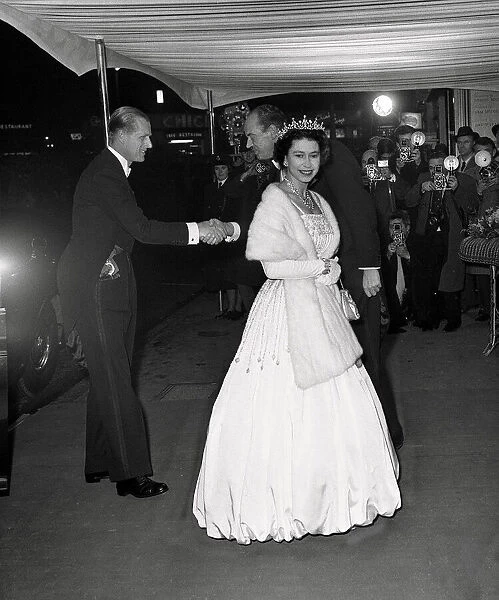 THE QUEEN AND PRINCE PHILIP ARRIVE FOR THE FILM PREMIER OF LAWRENCE OF ARABIA