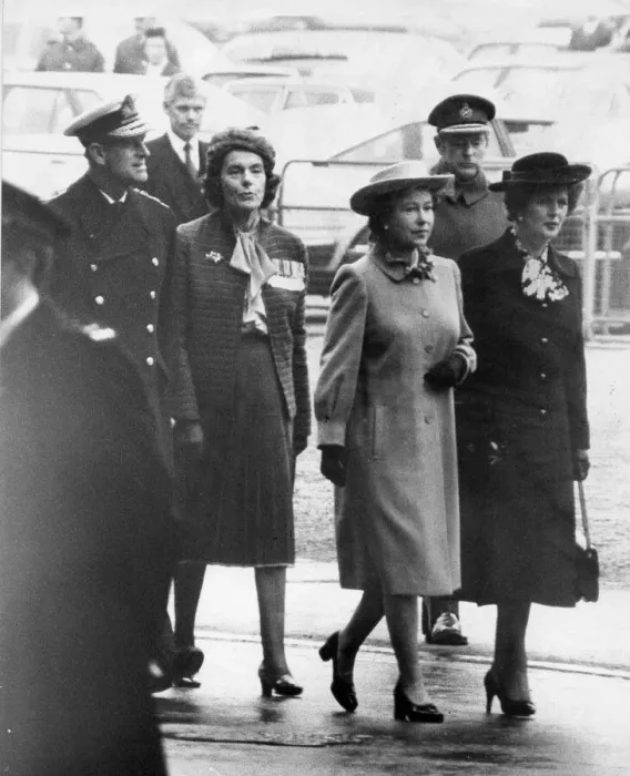 Framed Print : The Queen with prince Philip Margaret Thatcher and Lady Mountbatten at unveiling of Framed Print : The Queen with prince Philip Margaret Thatcher and Lady Mountbatten at unveiling of