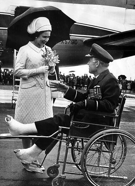 The Queen says goodbye to Air Commodore Ivor Broom, Commandant of CFS Little Rissington