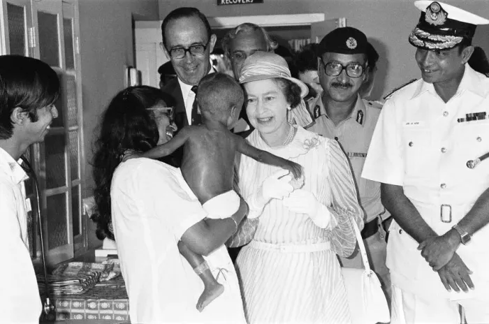 Framed Print : The Queen - State visit to Bangledesh - 14th to 17th November 1983 Framed Print : The Queen - State visit to Bangledesh - 14th to 17th November 1983