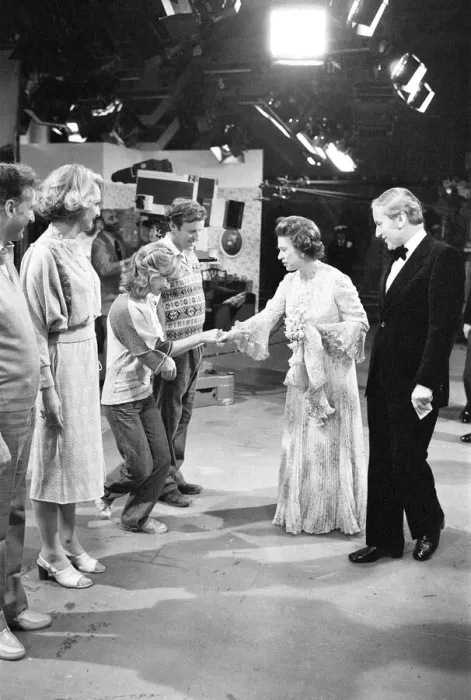 Framed Print : The Queen visits cast and crew on the set of BBC TV Series The Good Life Framed Print : The Queen visits cast and crew on the set of BBC TV Series The Good Life