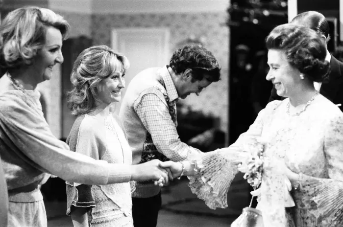 Framed Print : The Queen visits cast and crew on the set of BBC TV Series The Good Life Framed Print : The Queen visits cast and crew on the set of BBC TV Series The Good Life