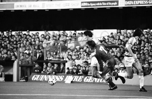 Queens Park Rangers 1 v. Liverpool 3. Division One Football. November 1986 LF20-27-050