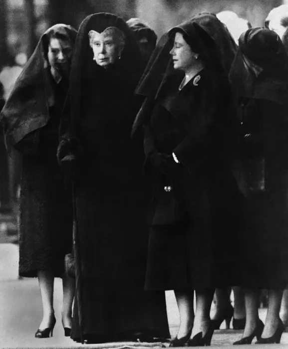 Framed Print : Three Queens. Queen Elizabeth, Queen Mary and the Queen Mother watch the body of the King